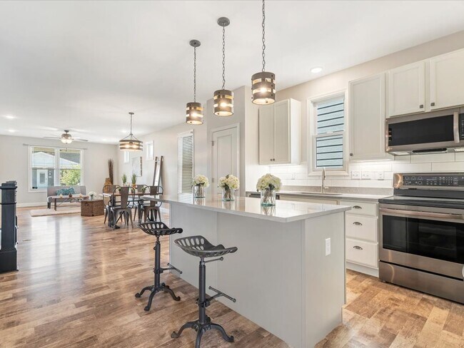 Building Photo - 3334 Simeon Bunker St