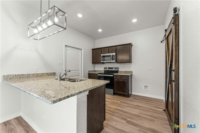 Building Photo - 1118 B Zora Dr