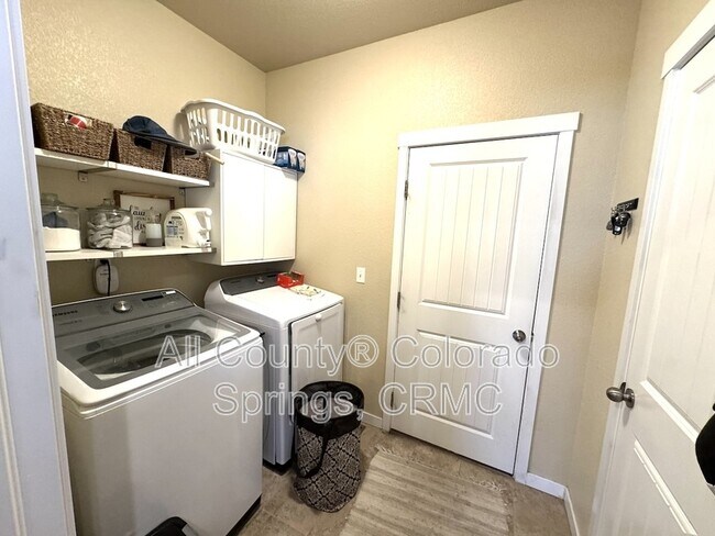 Building Photo - 8456 Hardwood Cir