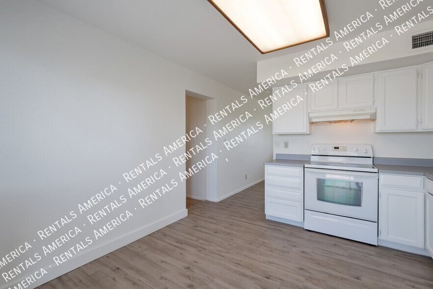 Building Photo - 2074 W Butler Dr