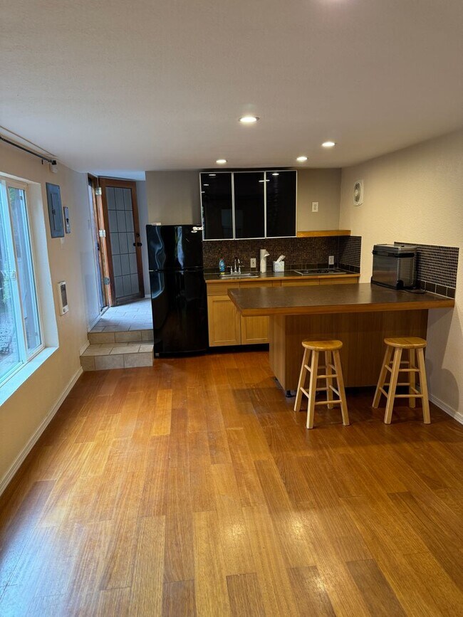 Building Photo - 1bd/1ba Seattle Home