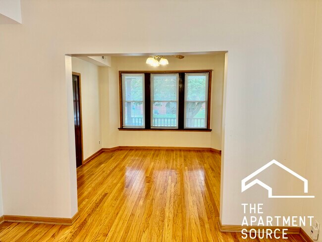Building Photo - 4829 W Newport Ave