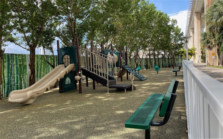 Building Photo - 90 SW 3rd St