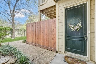 Building Photo - 2100 Tanglewilde St