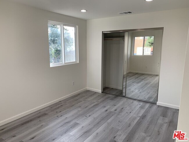 Building Photo - 2700 Los Olivos Ln