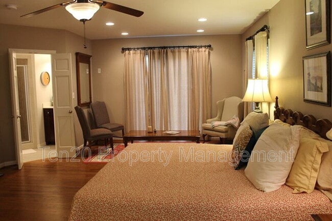 Building Photo - 3308 Junaluska Dr