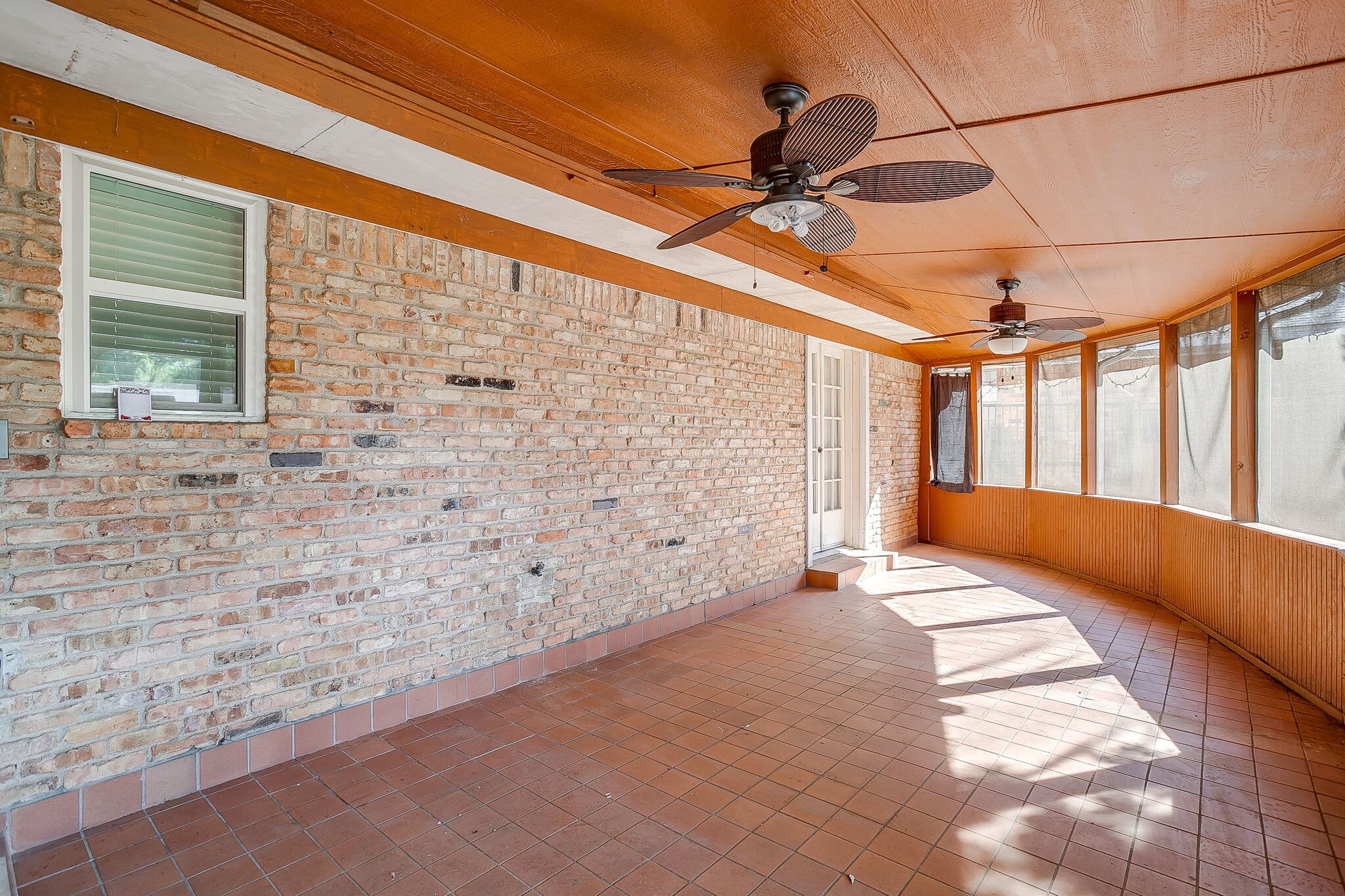 Building Photo - 1706 Larkspur Dr