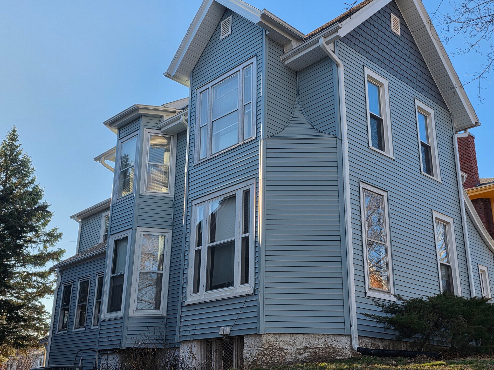 Building Photo - 701 Wilson St