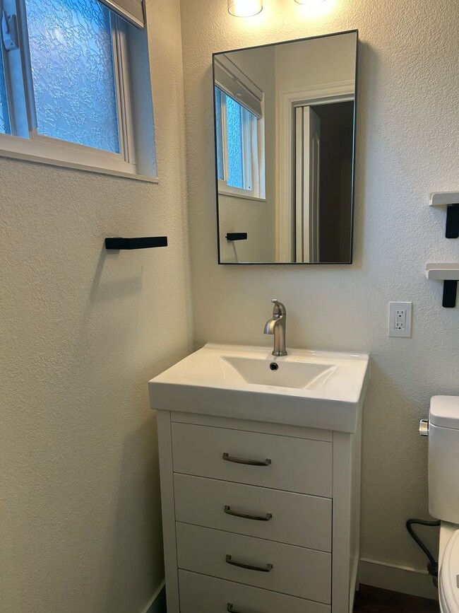 Building Photo - Updated Home