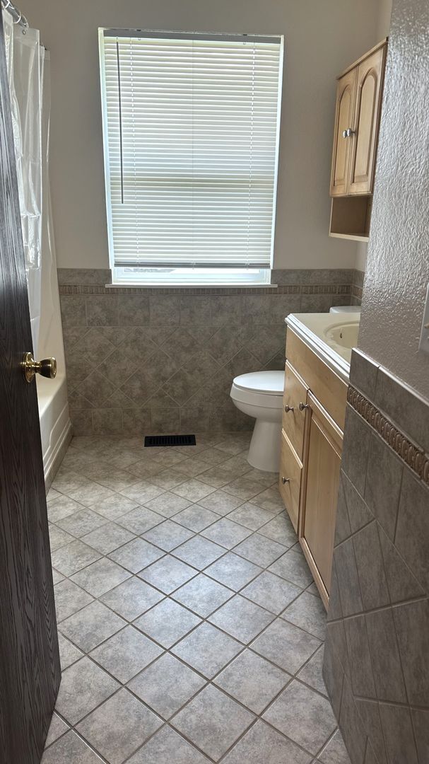 Building Photo - Cozy Three Bedroom Home