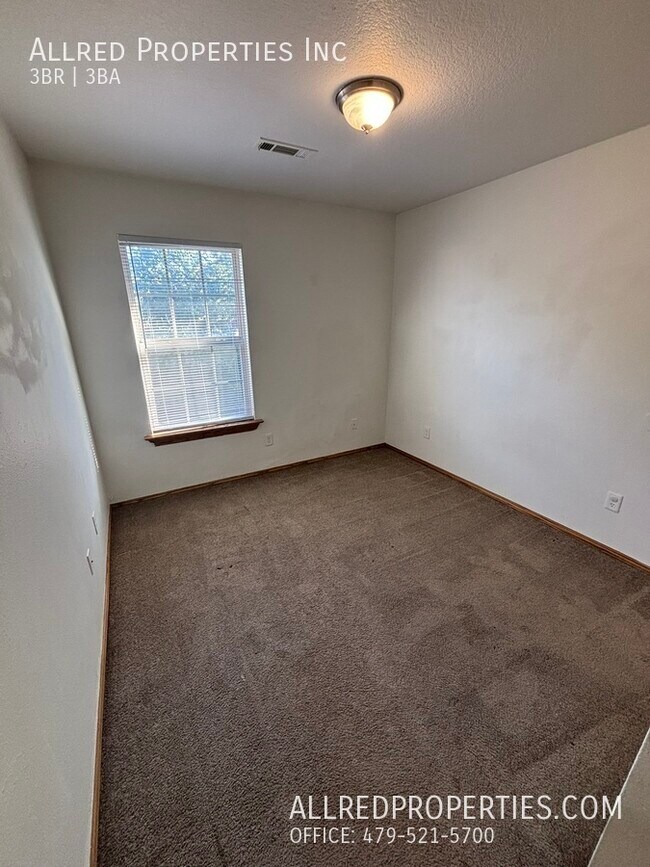 Building Photo - 2929 Meridian Pl