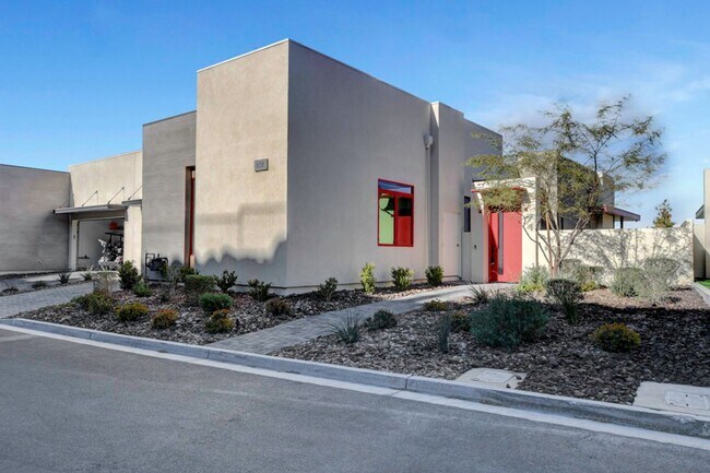 Building Photo - MacDonald Highlands Single Story Beauty Wi...