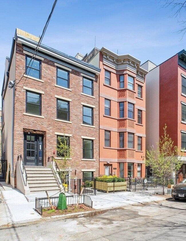 Building Photo - 230 Bay St