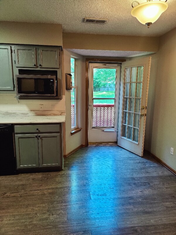 Building Photo - 1354 NW Jefferson Ct