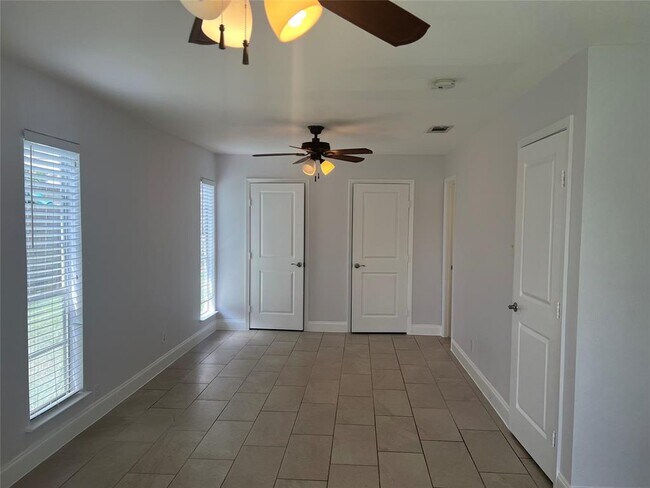 Building Photo - 3020 Great Valley Dr