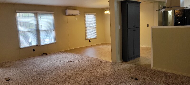 Building Photo - 195 American Ln