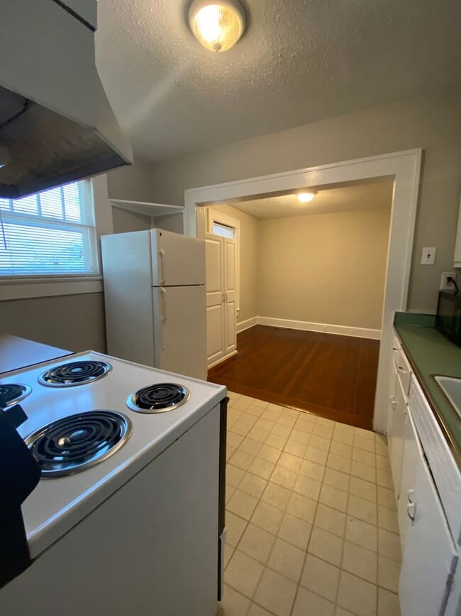 Building Photo - Perfect home with 2 kitchens at NCSU