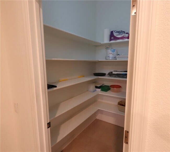 Building Photo - 2885 Esmerelda Dr