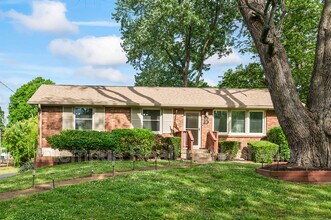 Building Photo - 7020 Bonnamere Dr