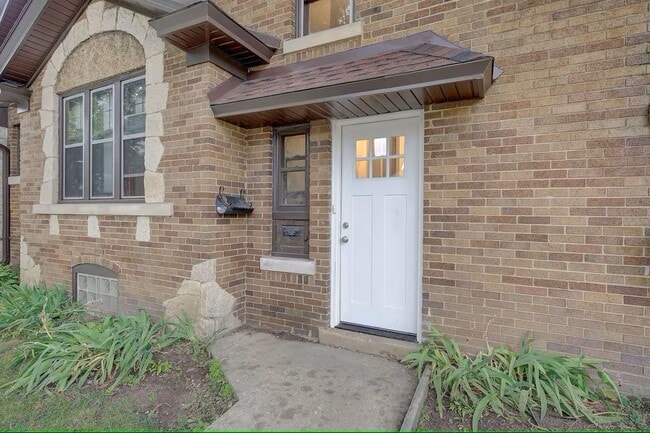 Building Photo - 1301 E Oklahoma Ave