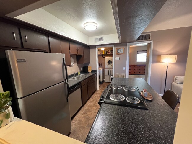 Building Photo - 9170 Riverside Dr