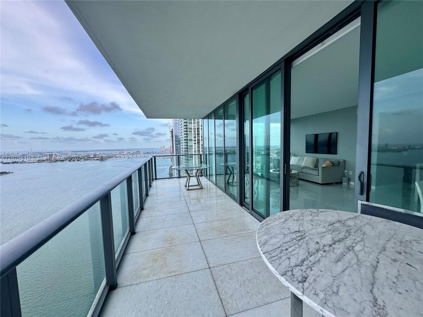 Building Photo - 495 Brickell Ave