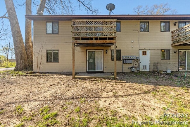 Building Photo - 143 Gaines St SE