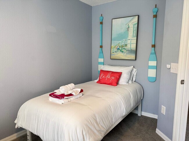 Building Photo - 4735 Vero Beach Pl