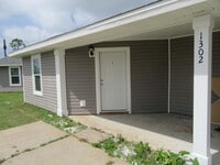 Building Photo - 1302 Grace Ave