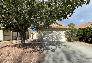 Building Photo - 7135 Shadow Crest Dr