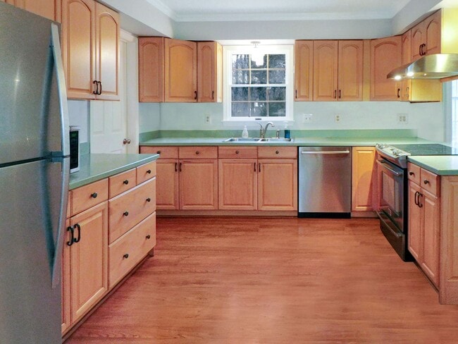 Building Photo - 1332 Redwood Cir