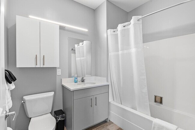 Building Photo - 95 Broadway-SI ID1240360P