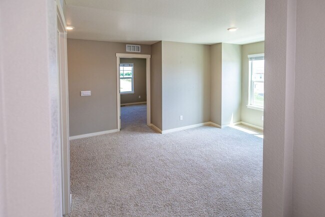 Building Photo - Stunning 4BR House in Berthoud