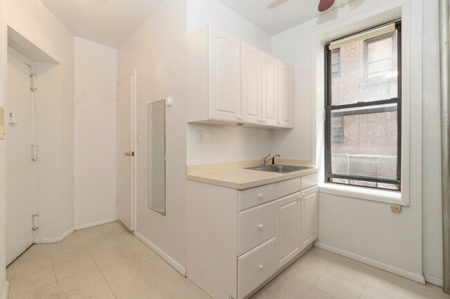 Building Photo - 306-318 East 96th Street-SI ID1032044P