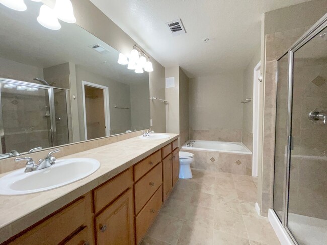 Building Photo - Broomfield! 3 bedroom Townhome! Golf Cours...