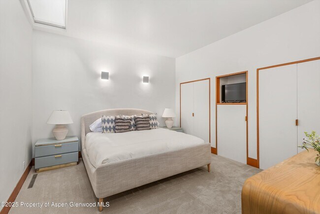 Building Photo - 800 Roaring Fork Rd