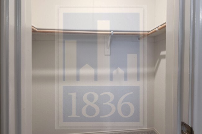 Building Photo - 13210 Vendrell Dr