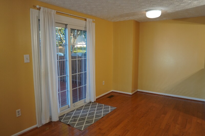 Building Photo - 37 Trailwood Rd