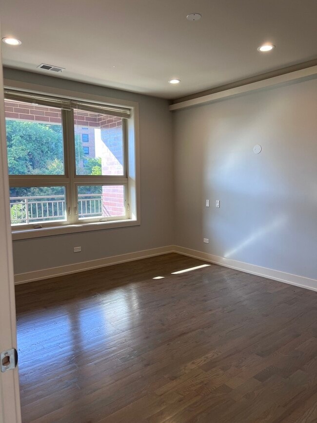 Building Photo - 1208 E 64th St