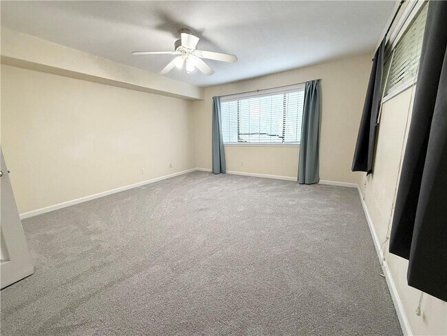 Building Photo - 410 Candler Park Dr NE