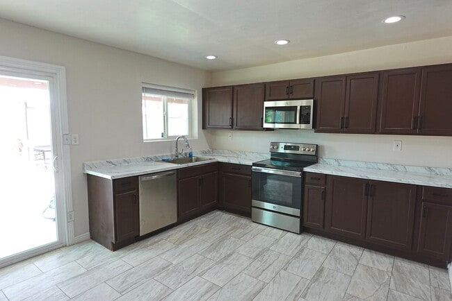 Building Photo - 8102 N 30th Dr
