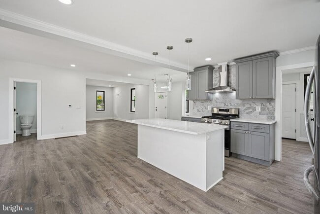 Building Photo - 3547 Finlaw Ave