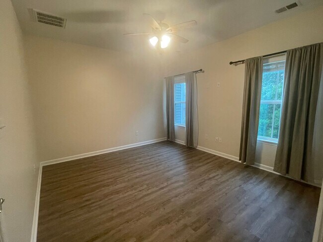 Building Photo - Beautiful home in Clearfield Oaks
