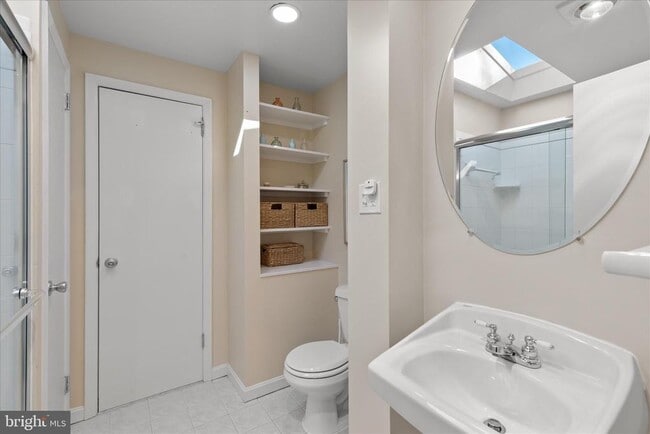 Building Photo - 10808 Hobson St