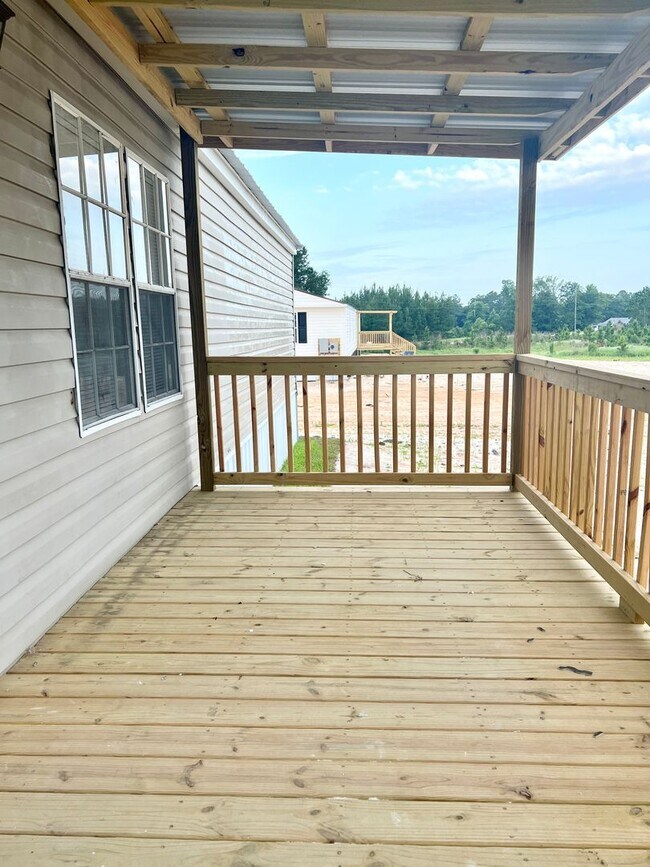 Building Photo - Move in ready!! 2BD/2BA spacious mobile home!