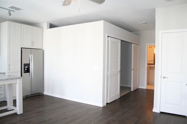 Building Photo - 613 Concourse Pkwy S