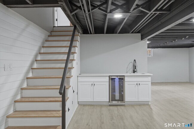 Building Photo - 35 W Ridge Dr