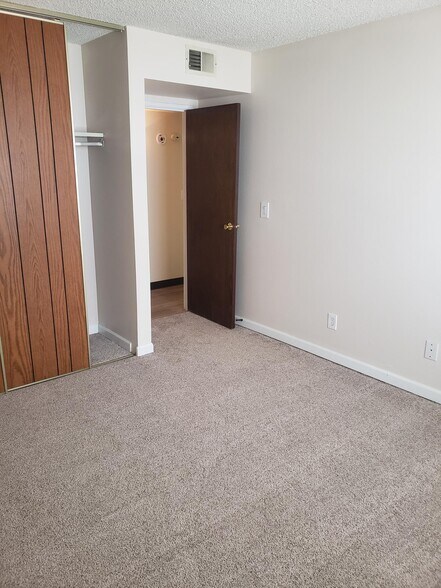 Building Photo - 13352 E Jewell Ave