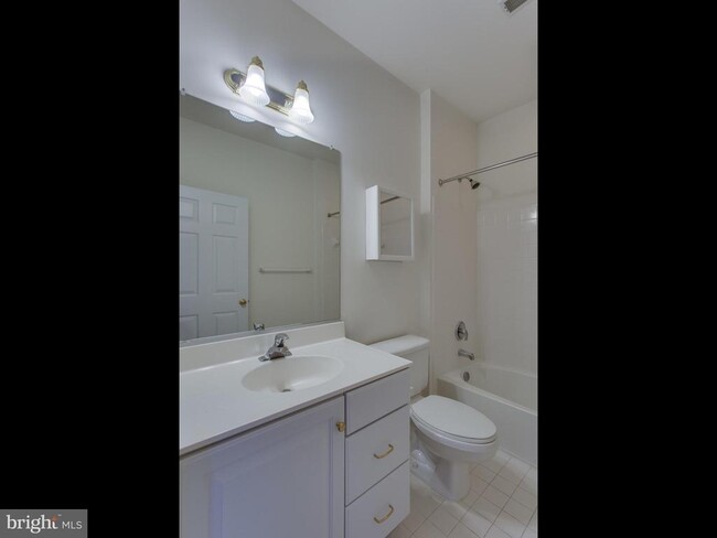Building Photo - 701 Fitzhugh Way