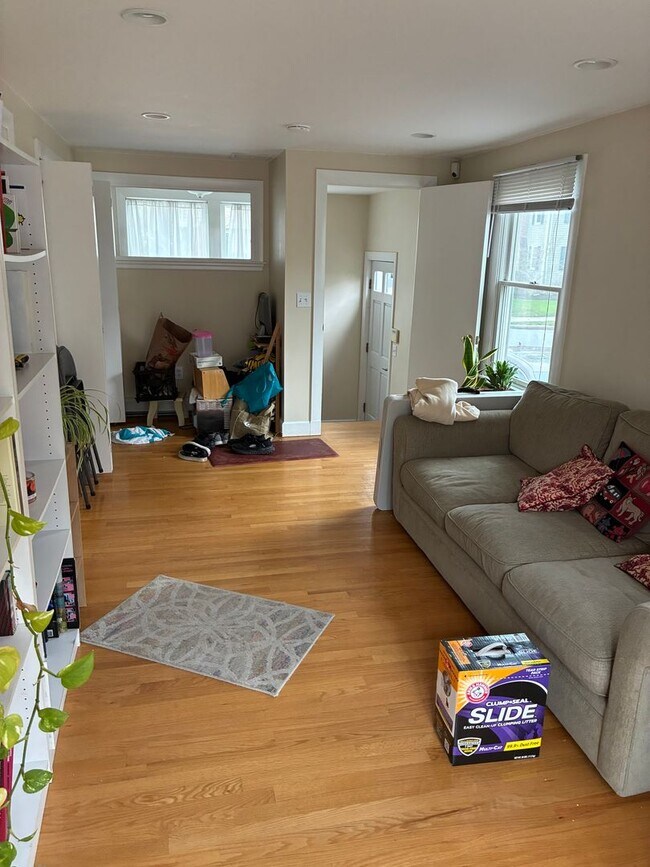 Building Photo - Beautiful single family house in a prime location in Newton